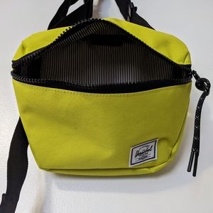 Herschel Fifteen Hip Bag- Sulphur colour